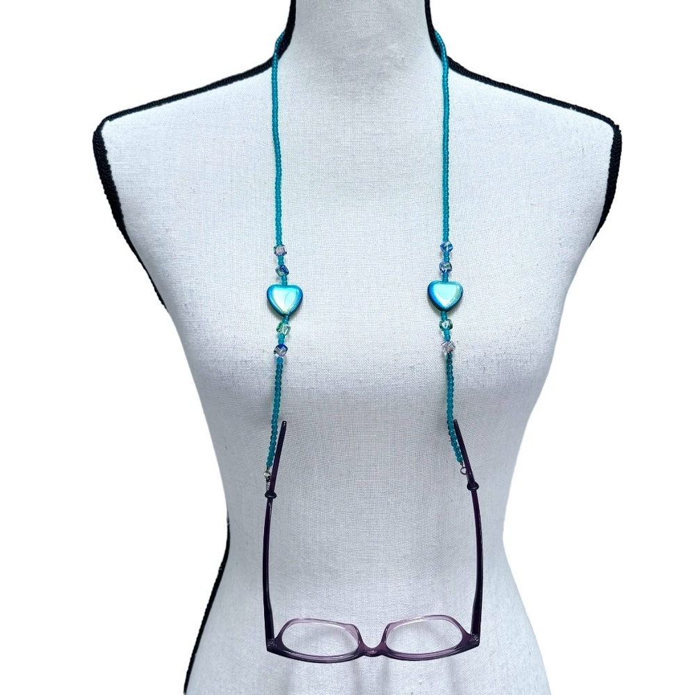 GREEN BEADED EYEGLASS OR SUNGLASS CHAIN HOLDER WITH HEARTS